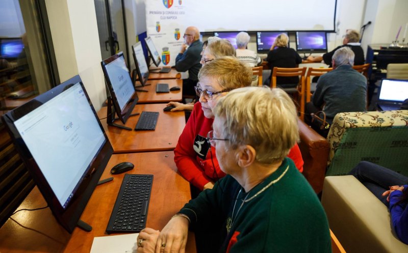 Pensionarii din Cluj învaţă "să se dea" pe net. Curs gratuit