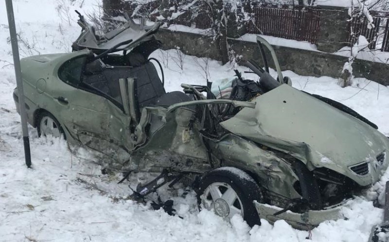 Ninsoarea a dat peste cap România. Curse aeriene întârziate, localităţi fără curent, accidente rutiere