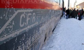 Trenuri cu sute de călători, oprite din cauza viscolului, în mai multe județe din țară