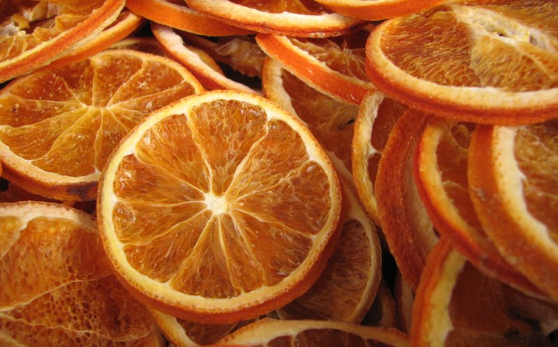 Portocala, elixir al tinereţii. 3 MĂŞTI pentru un ten catifelat