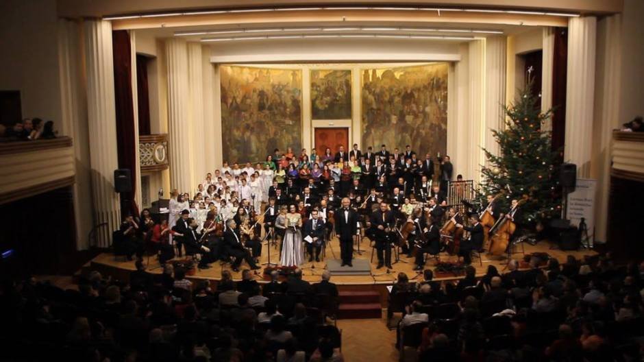 LIVE. Concert caritabil de colinde românești la Cluj. Se vor strânge  cărți pentru copiii din diaspora românească