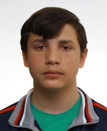Dacă îl vedeţi pe acest tânăr, sunaţi imediat la 112!