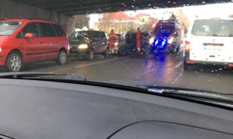 Ieşirea spre Floreşti, blocată! Accident cu patru maşini