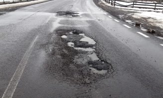 Sute de gropi împânzesc Clujul. Cele mai afectate drumuri și soluția autorităților pentru acestea