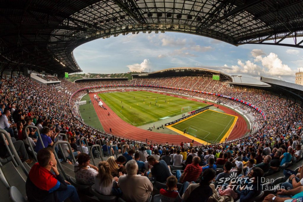 Gazon hibrid pe Cluj Arena, pe modelul Barcelona sau Milano. Costă până la 1 milion de euro