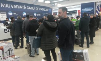 Clujenii au “rupt porțile” Media Galaxy. Câte 2-3 televizoare de om