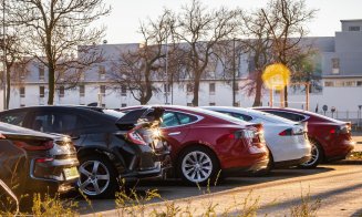 Tesla a început testele la Cluj. Cât costă o tură cu mașina de 150.000 de euro