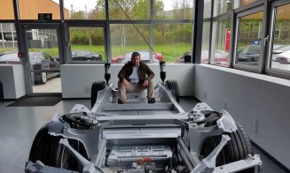 Tesla a început testele la Cluj. Cât costă o tură cu mașina de 150.000 de euro