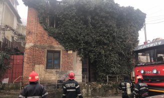 Incendiu la o locuinţă din Cluj-Napoca. Casa ar adăposti oameni ai străzii