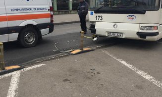 A lovit un troleibuz. O femie rănită