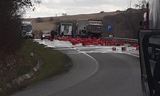 Traficul Cluj - Oradea, blocat! Lăzi de bere împrăştiate pe DN1