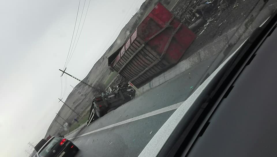 Accident pe centura Apahida!  Mașină cu fier vechi răsturnată, circulaţie îngreunată