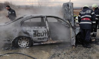 Maşină mistuită de flăcări pe Autostrada Transilvania, lângă Cluj