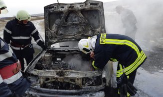 Maşină mistuită de flăcări pe Autostrada Transilvania, lângă Cluj