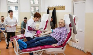 Primarul Clujului a donat sânge şi a luat cu el peste 60 colegi