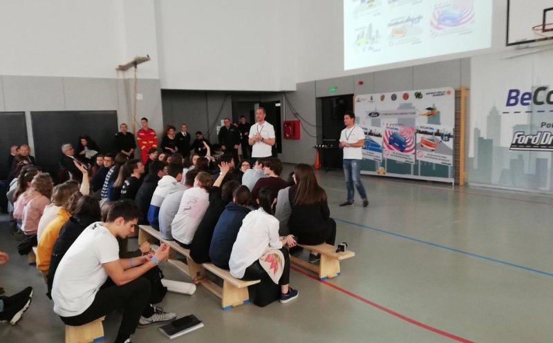 “Be Cool-Gândește înainte”!  Educaţie rutieră pentru elevii din Cluj... cu piloţii Napoca Rally