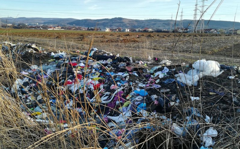 Groapă de gunoi pe malul Someşului. Floreştenii, chemaţi la curăţenie