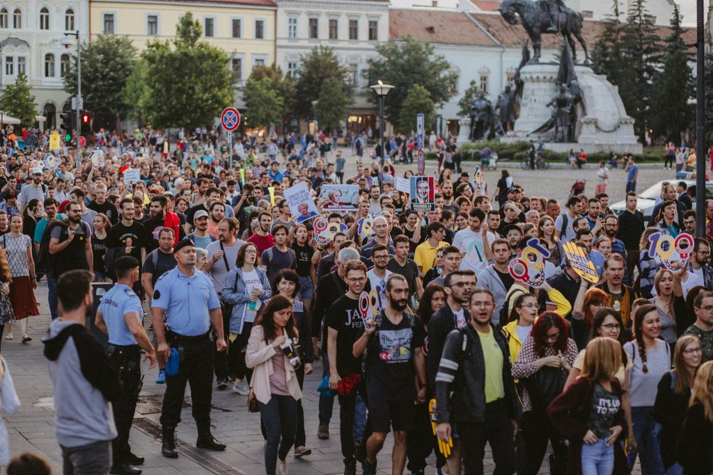 #REZIST. Cea mai mare comunitate civică, fără lider: "Mai suntem vreo 4 persoane, vorbiţi cu alte grupuri"