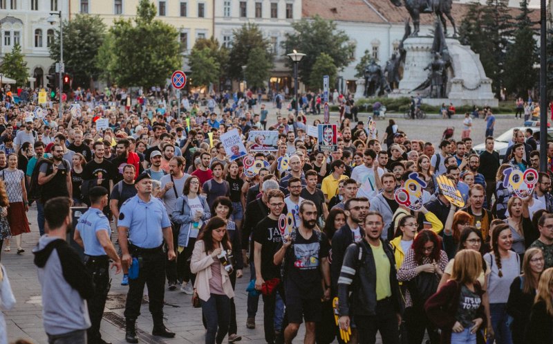 #REZIST. Cea mai mare comunitate civică, fără lider: "Mai suntem vreo 4 persoane, vorbiţi cu alte grupuri"