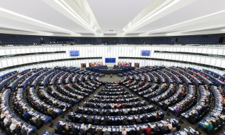 Cât câştigă un europarlamentar pe lună. Ce alte beneficii mai au aleşii în PE