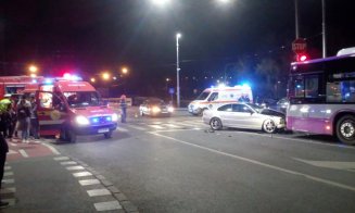 Accident lângă podul Garibaldi. 5 persoane au ajuns la spital, între care şi şoferiţa vinovată