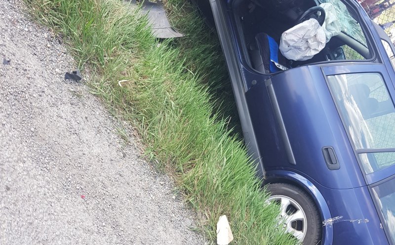 Un TIR a provocat un accident cu 4 răniţi la Jucu. O maşină, proiectată pe contrasens