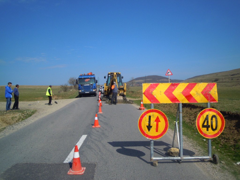 Asfalt pe drumul din Ciurila