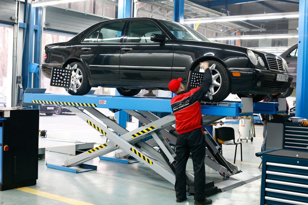 Razie la companiile și asiguratorii din domeniul auto. Posibilă înțelegere la tarife