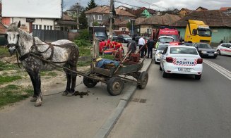 Accident pe o stradă din Cluj. Pieton călcat de o... căruţă