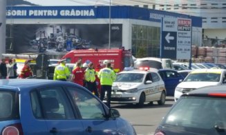 Accident la ieşirea din Cluj,  spre Floreşti. O mamă şi doi copii sub 3 ani, transportaţi la spital