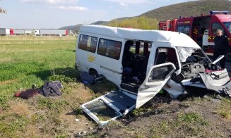 11 răniți într-un accident de microbuz la Căpușu. Copil de 16 ani, în stare gravă, preluat de elicopterul SMURD