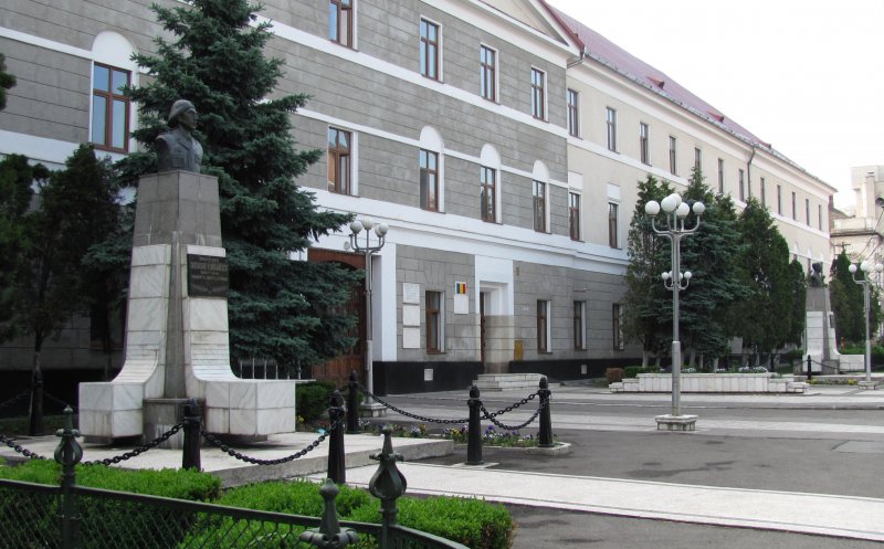 Ziua Porților Deschise la "Gemina", cu tehnică militară şi vizită în parcul clădirii istorice