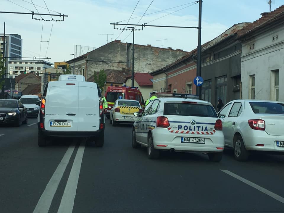Copil lovit de mașină, pe Moților. Traversa neregulamentar
