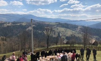 Voluntarii din Cluj au făcut fericite 45 de familii din creierii Apusenilor