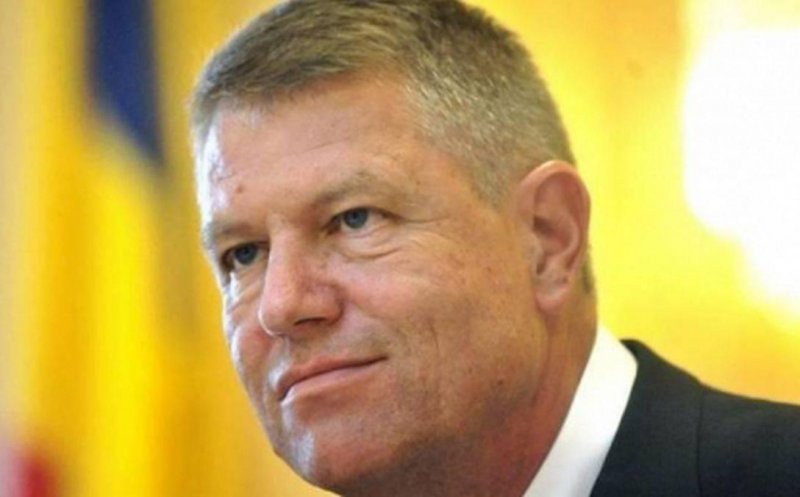 Klaus Iohannis: "Dragi români, vă doresc sărbători luminate!"