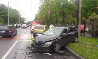 Accident cu 3 mașini pe o trecere de pietoni din Gheorgheni. Trafic blocat