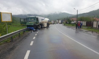 Accident cu un autocamion și o cisternă, în Negreni. Un rănit