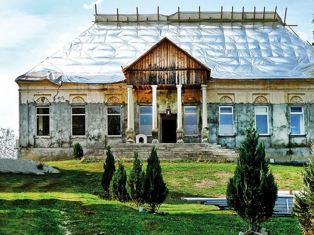 Povestea spaniolului, care la 76 de ani a renovat un castel cu istorie din Cluj