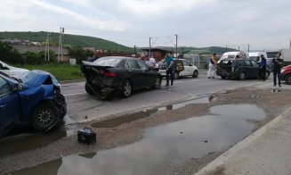 Accident cu răniți în Sânicoara. Traficul spre Cluj, blocat