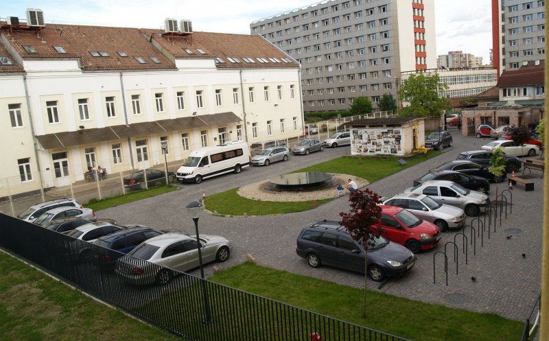 Gest de altruism: o şcoală din Cluj oferă parcare gratuită