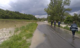 Ploile au făcut prăpăd la Cluj. Bilanț drumuri și gospodării inundate