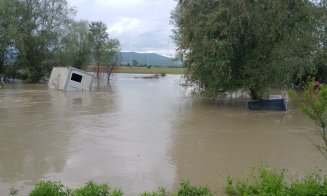 Ploile au făcut prăpăd la Cluj. Bilanț drumuri și gospodării inundate