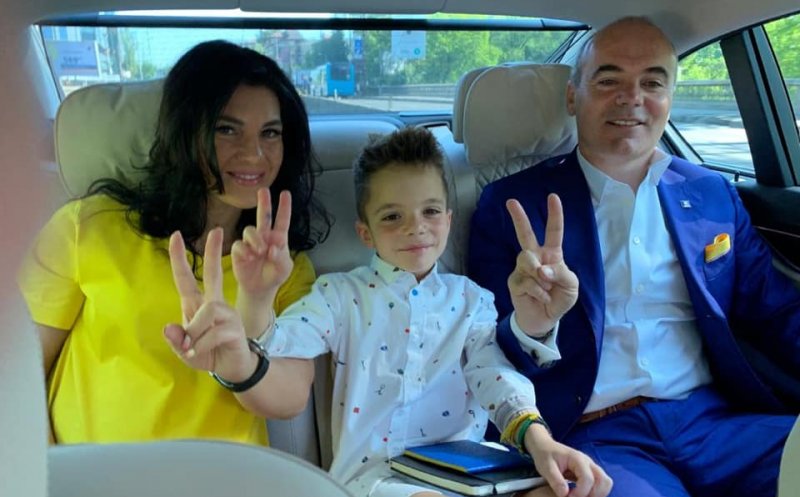 Rareş Bogdan a votat: "Viitorul începe astăzi! Nu uitați, în democrație, hoții stau la pușcărie!"