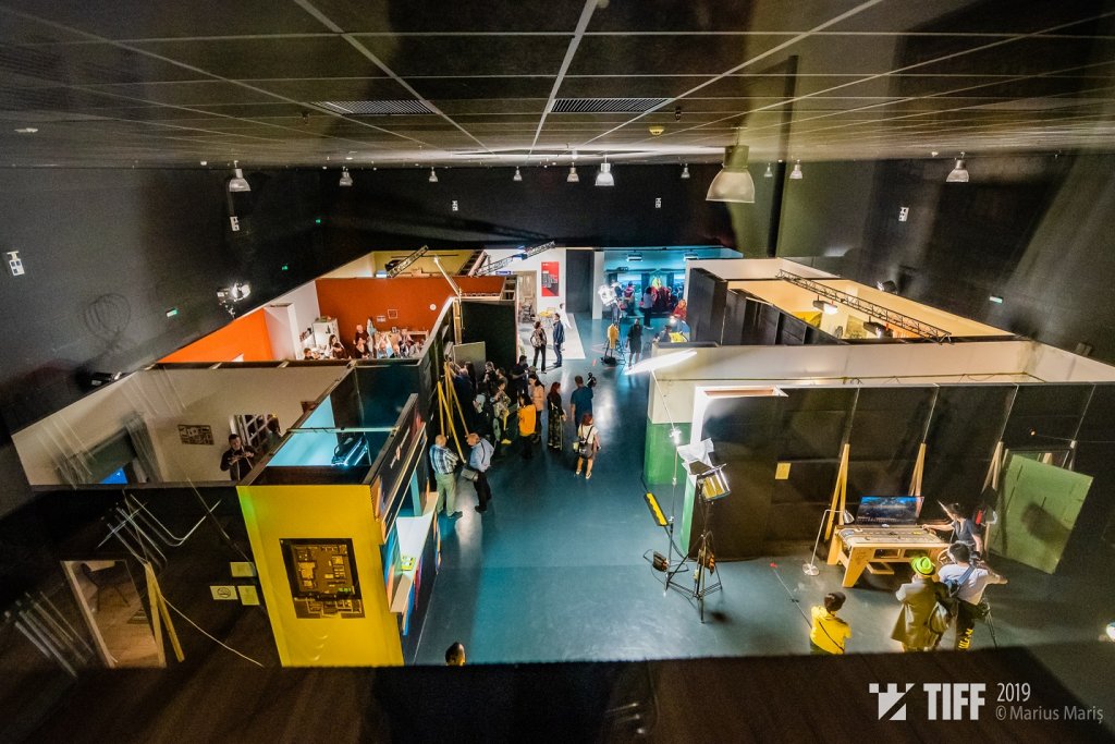 Uzina de filme de la Cluj, inaugurată de Michel Gondry / Ai 15 decoruri ca să îţi "torni" gratis filmul