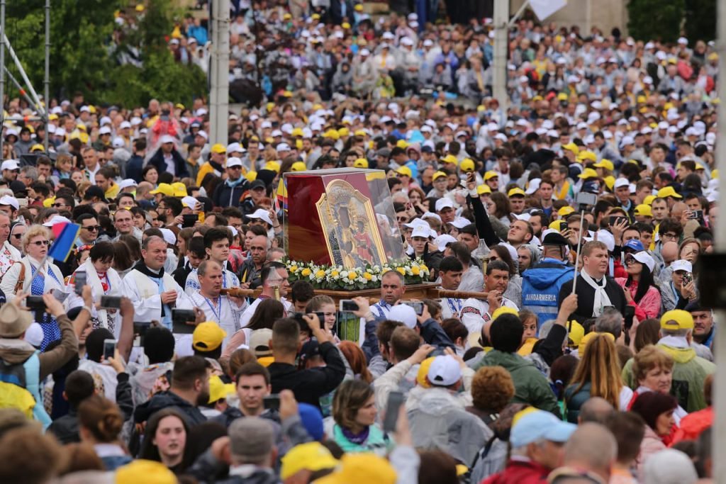 150.000 de oameni l-au așteptat pe Suveranul Pontif la Iași