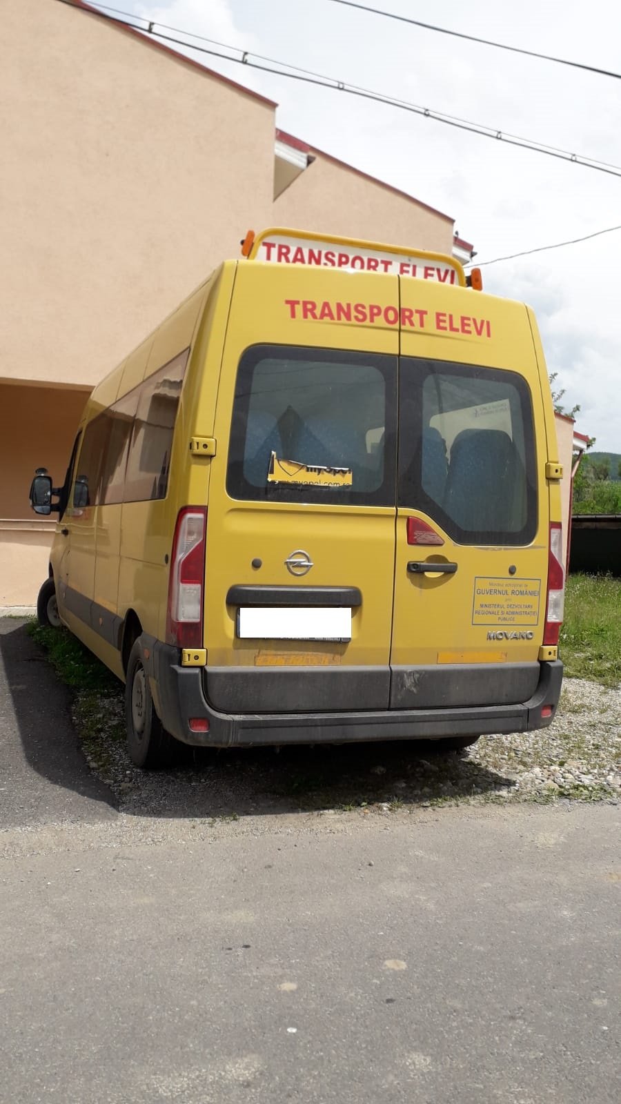 Elevi clujeni în pericol. Șofer de microbuz școlar, prins băut la volan