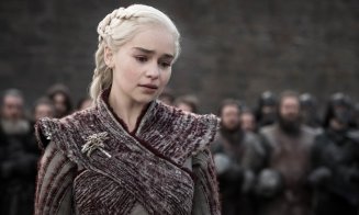 Emilia Clarke regretă că şi-a irosit tinereţea cu filmările la Game of Thrones. „Am pierdut cei mai frumoşi ani, când trebuie să faci nebunii”