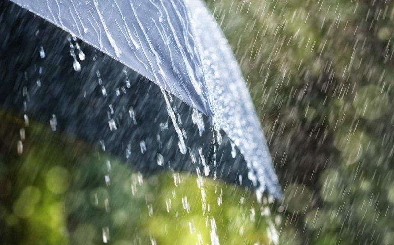 Cod galben de averse şi vijelii în 32 de judeţe; disconfort termic şi caniculă în regiunile vestice şi sudice