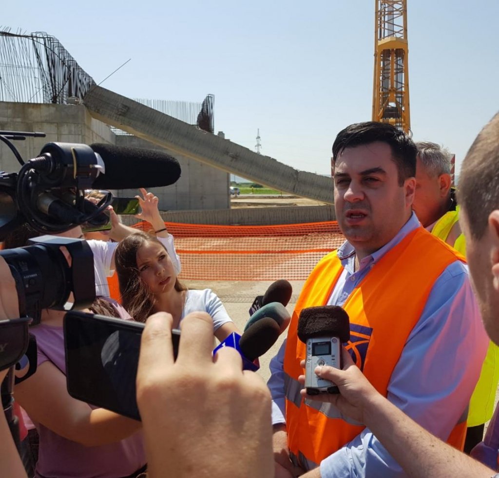 Imagini de pe şantierul celui mai lung lot din Autostrada Sebeş-Turda/ Constructorul, ameninţat cu rezilierea contractului