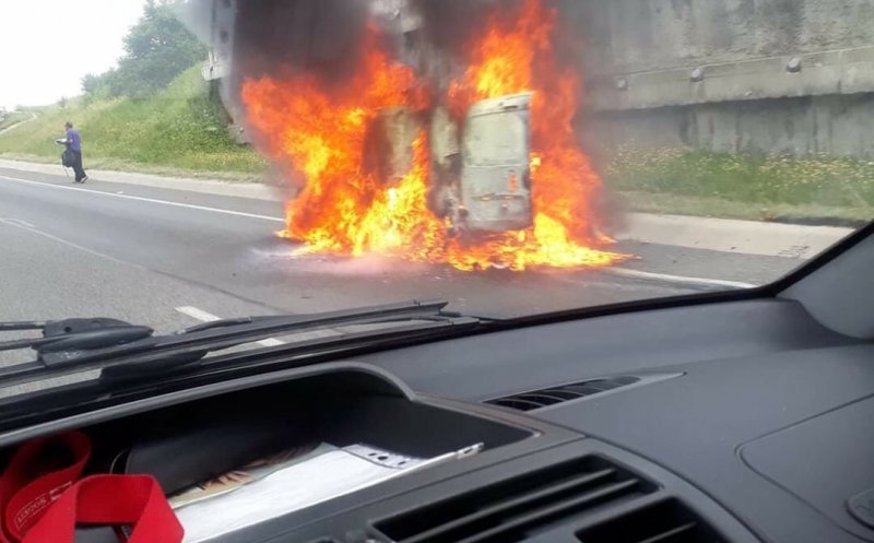 Autoturism făcut scrum pe centura Clujului
